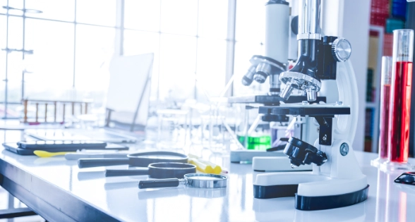 Hospitales, centros quirúrgicos y laboratorios